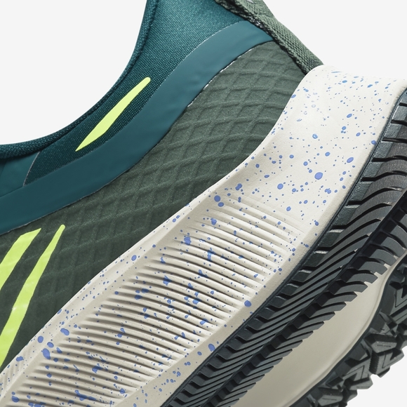 Men's Nike Air Zoom Pegasus 37 Shield - Picture 8 of 16